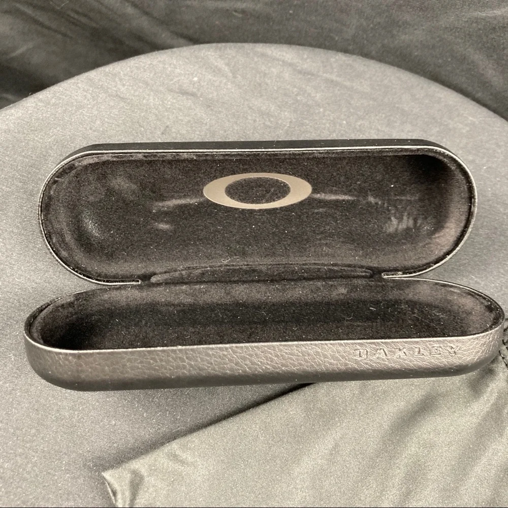 Oakley sunglasses case - Picture 2 of 6